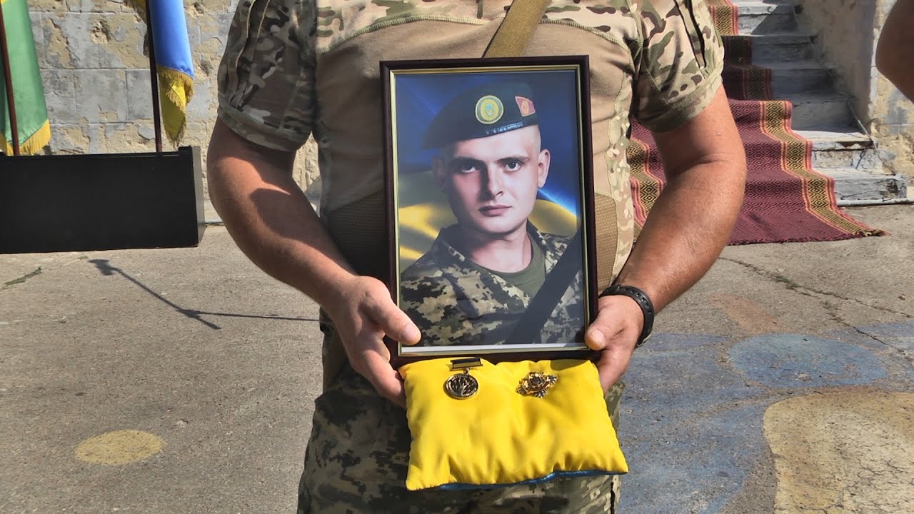 Шосткинська громада провела в останній путь свого захисника Романа Любимського
