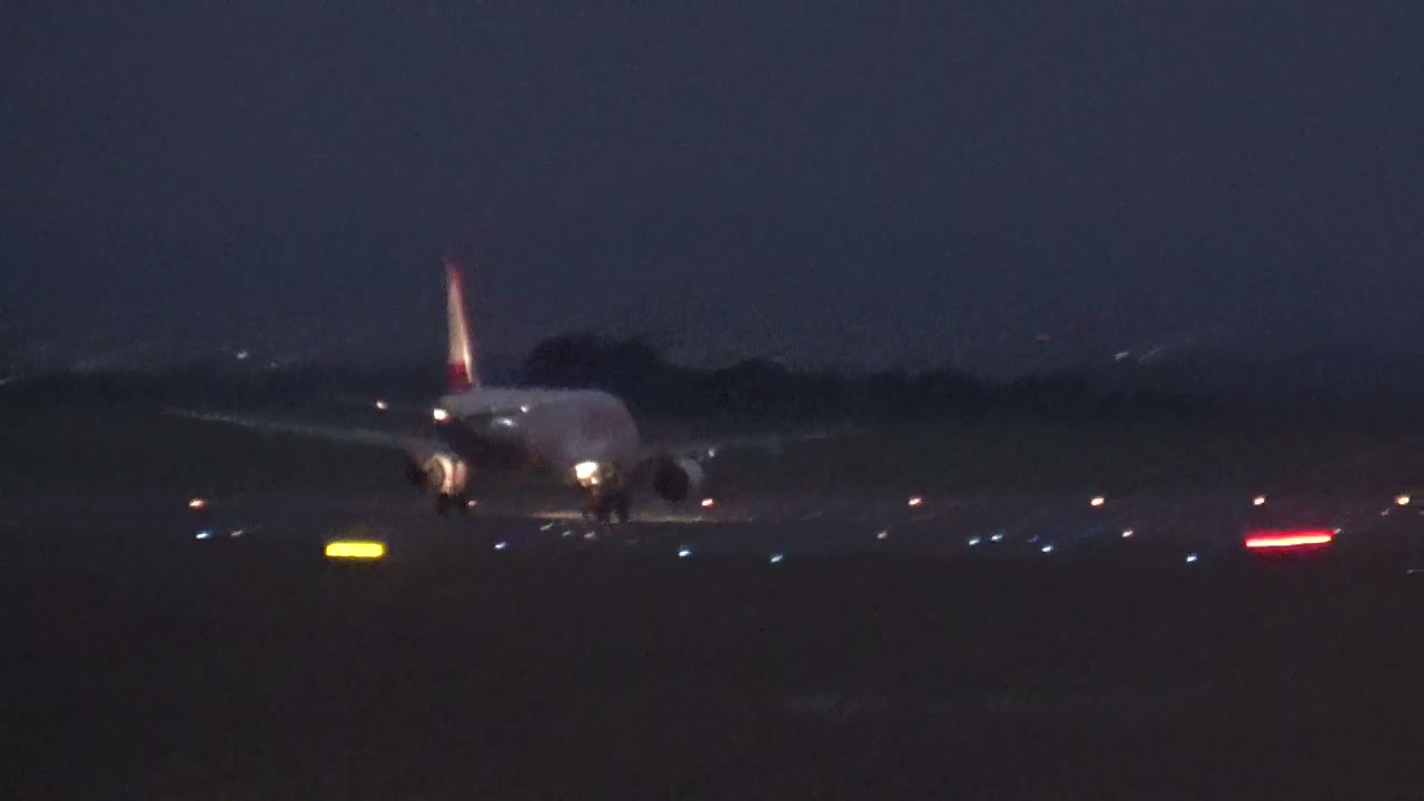 Air France: Airbus A318 Start in Wien (Inflight)