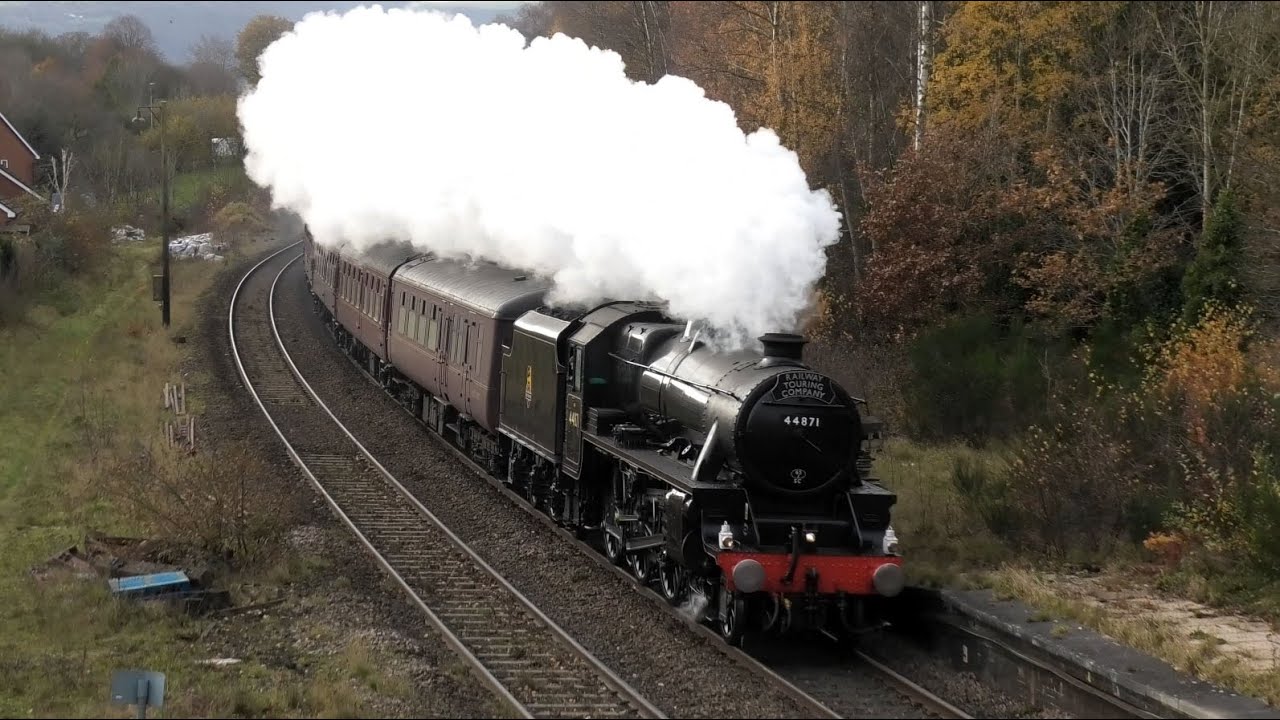 44871 LMS Stanier class 5 at speed through Ruabon station 25/11/23