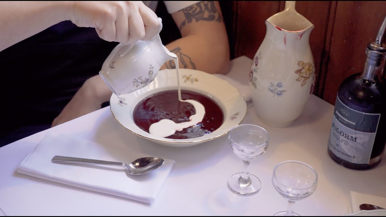Rødgrød med fløde - Sådan laves den hos Restaurant Schønnemann