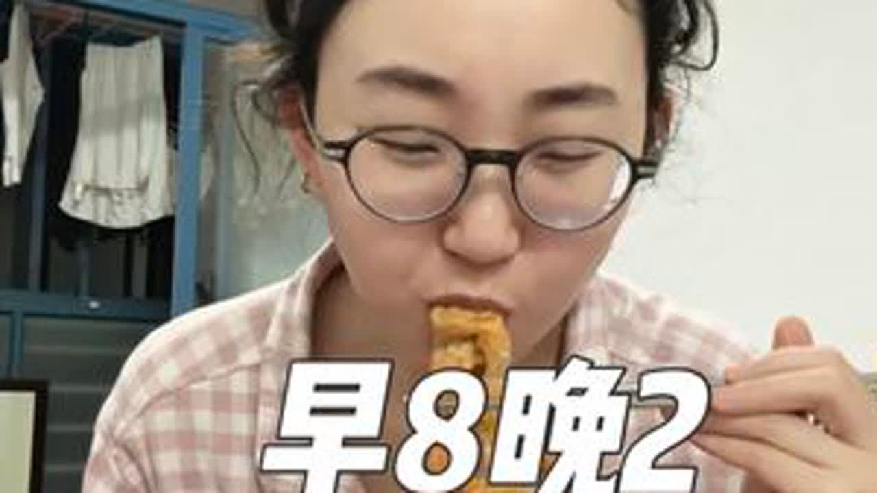 忍不住了！下班回家一碗炸弹螺蛳粉放纵一下！#vlog日常 #打工人 #一人食 #能吃是福 #内容太过真实