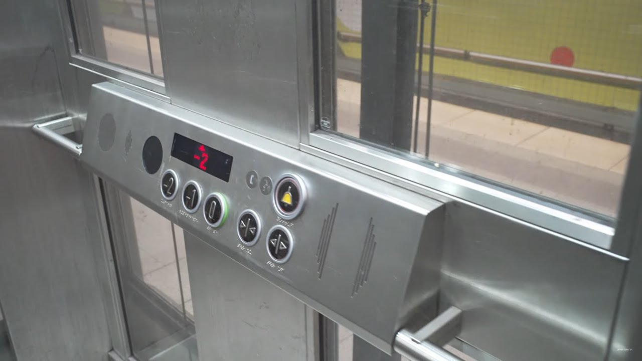 Germany, Nürnberg, Wöhrder Wiese U-Bahn Station, 2X escaator, 1X elevator