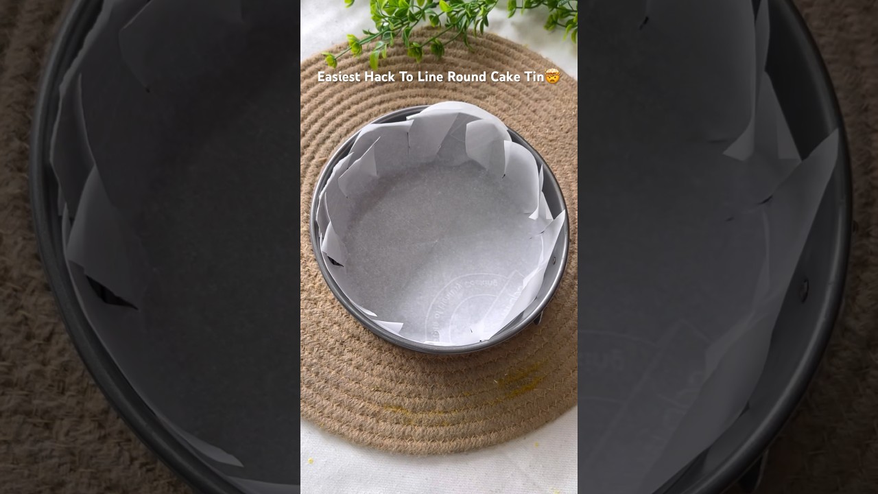 Easiest way to line a round cake tin|How to line a round cake tin|Kitchen hacks #cookwithnidhiii