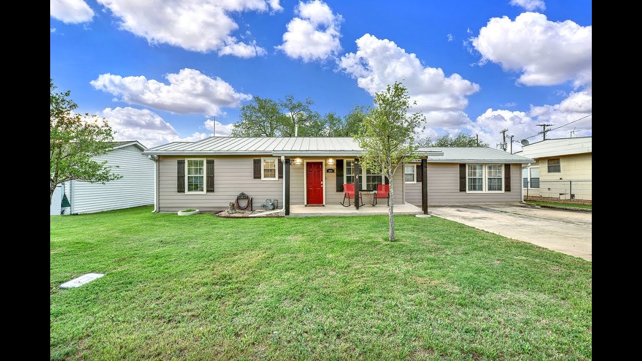 404 SCHNEIDER ST      POTH , TX