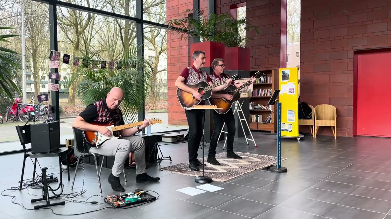 Love is all around. The Crying Carlalas Live at Gluren bij de buren 2026