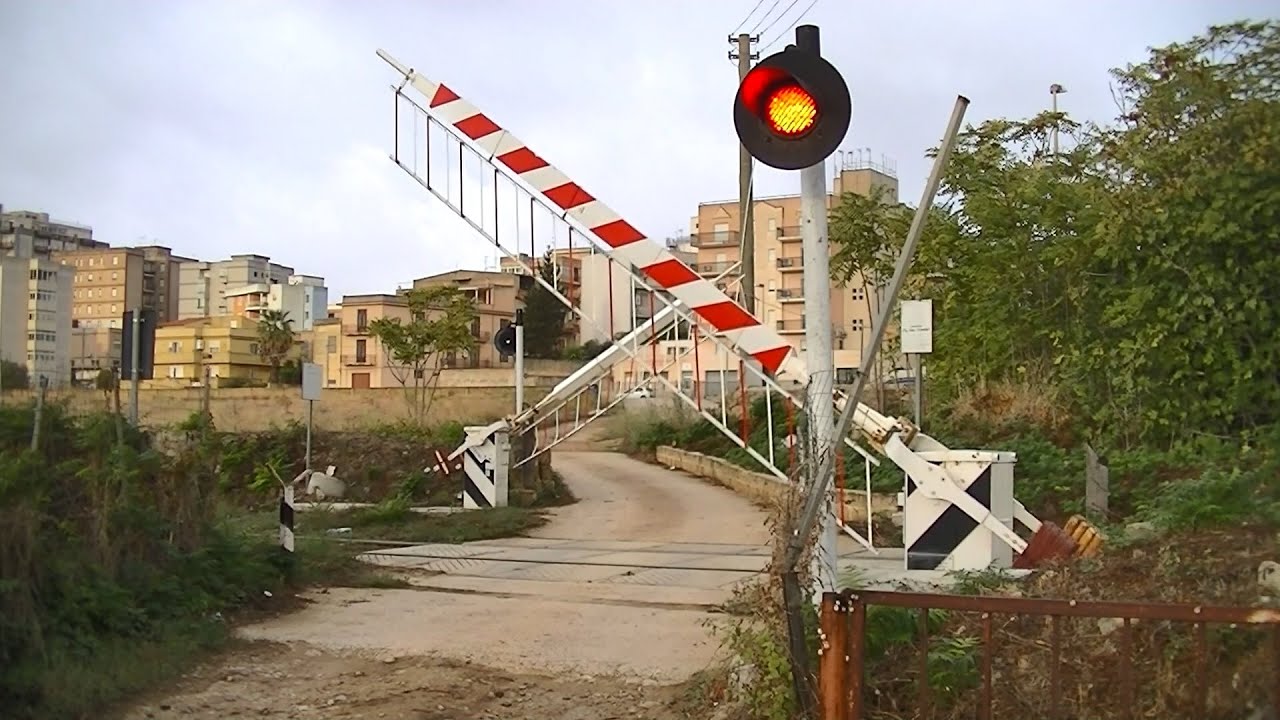 Spoorwegovergang Castelvetrano (I) // Railroad crossing // Passaggio a livello