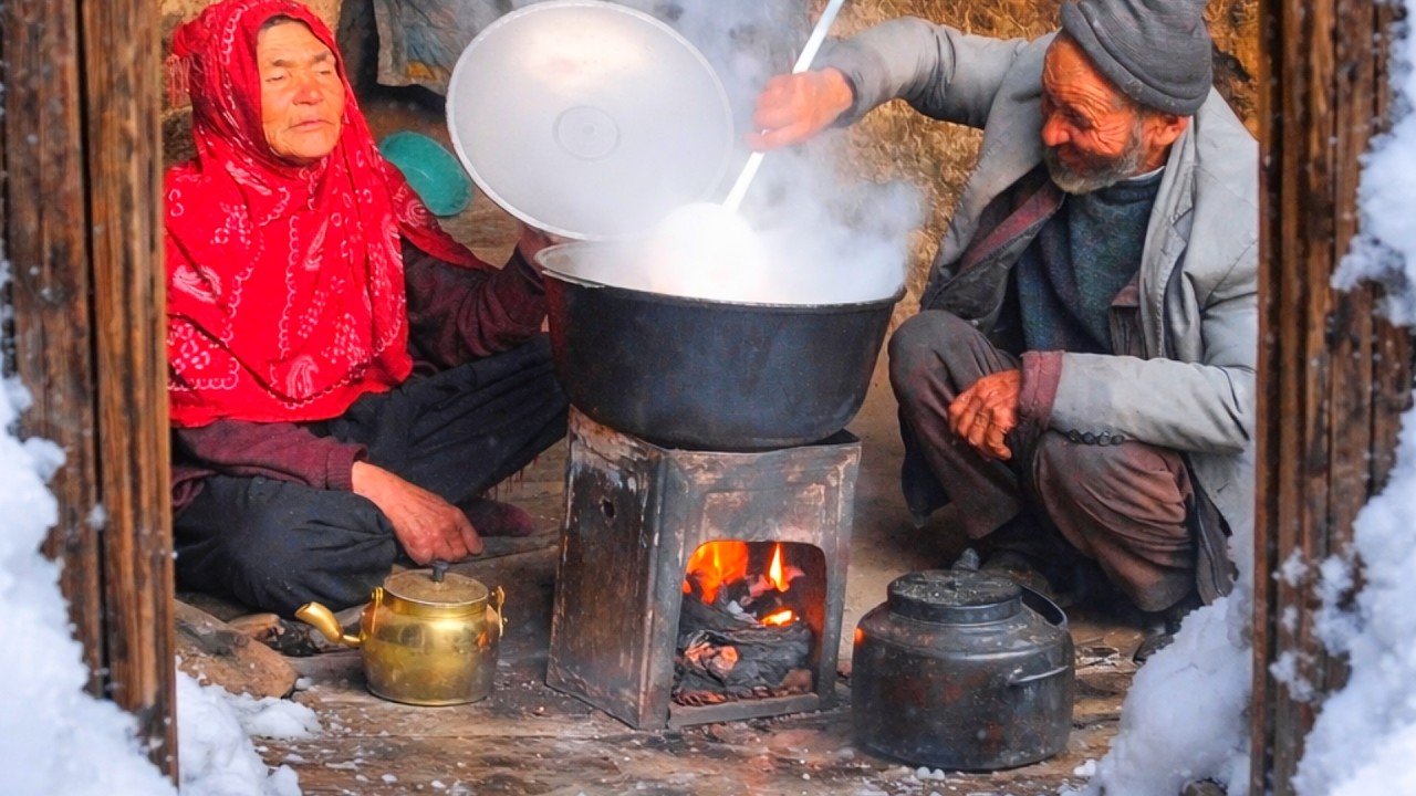 Rural life and the documentary of two families in a cave / It has a 2000-year history