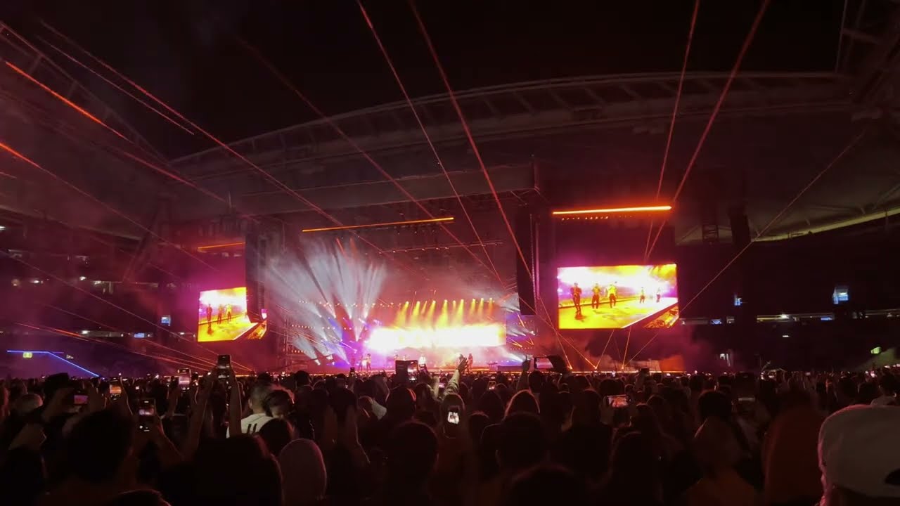 Bruno Mars - Moonshine (Live in Sydney 2022)