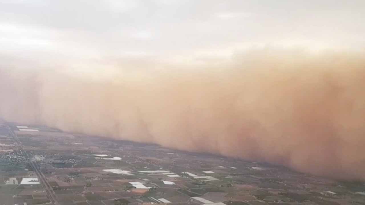 Dust Storm Filmed From Plane