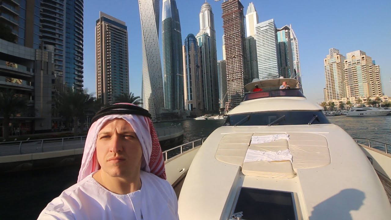 ON A PRIVATE LUXURY YACHT IN DUBAI