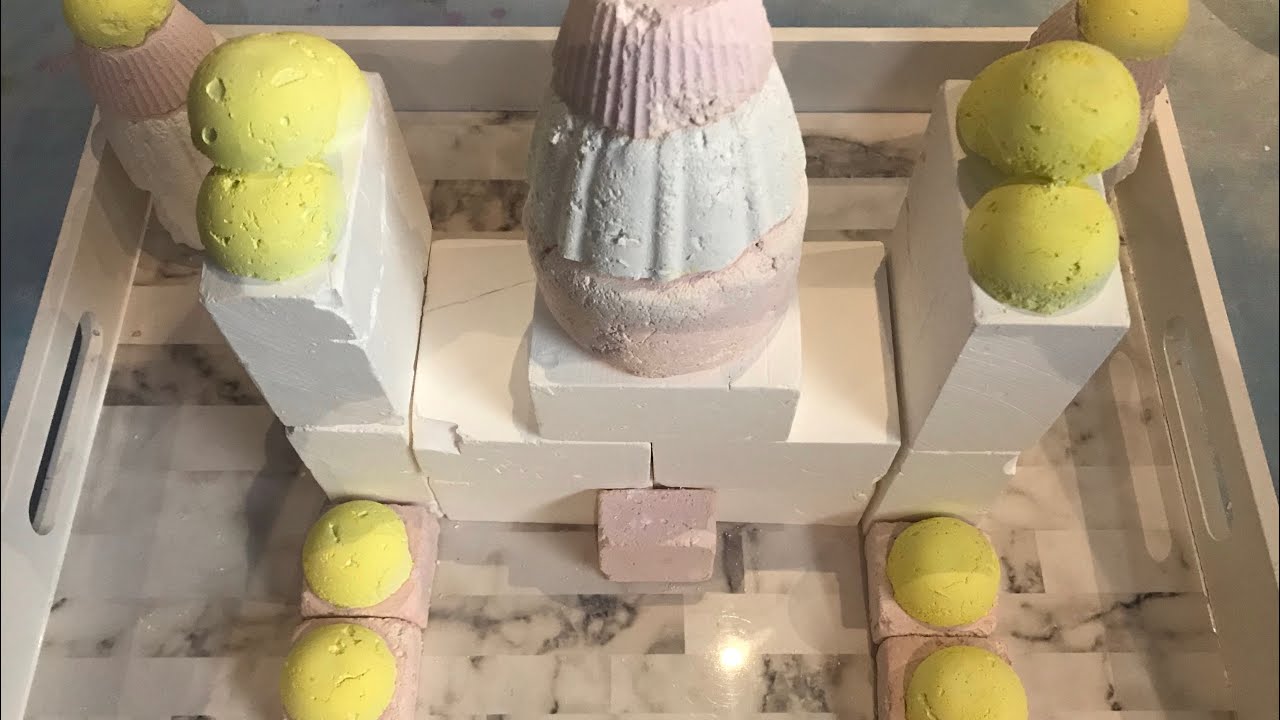 A castle made of gym chalk ( 9 blocks sports chalk + reformed)