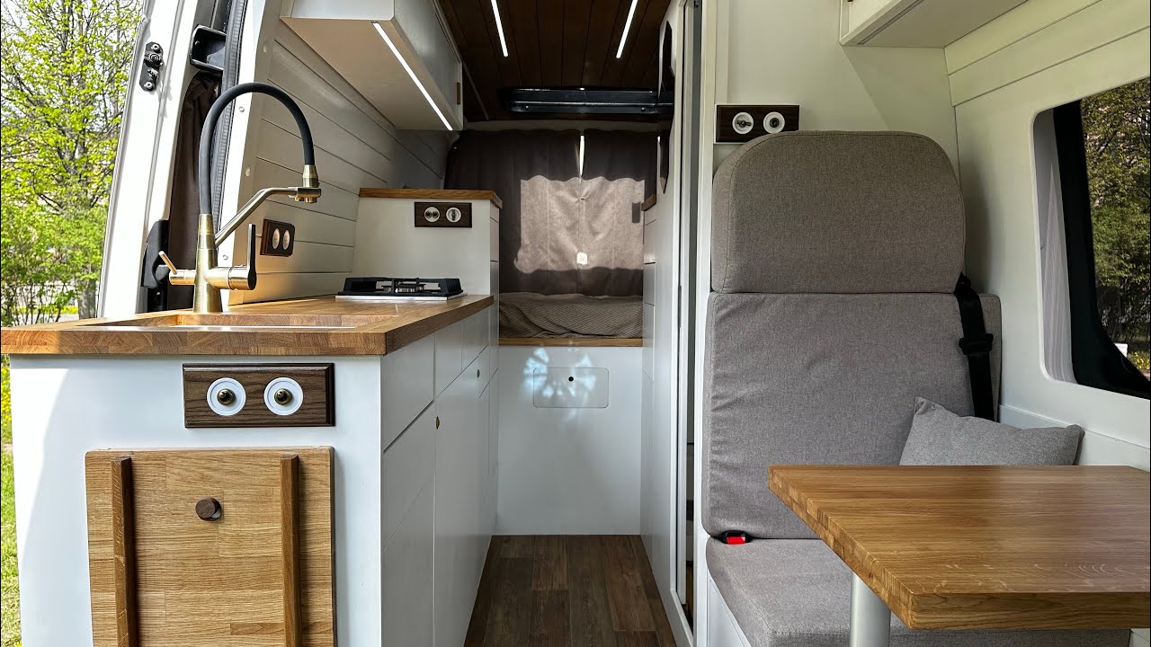Автодом с особенной эстетикой от мастерской в Санкт-Петербурге Cooper Vans