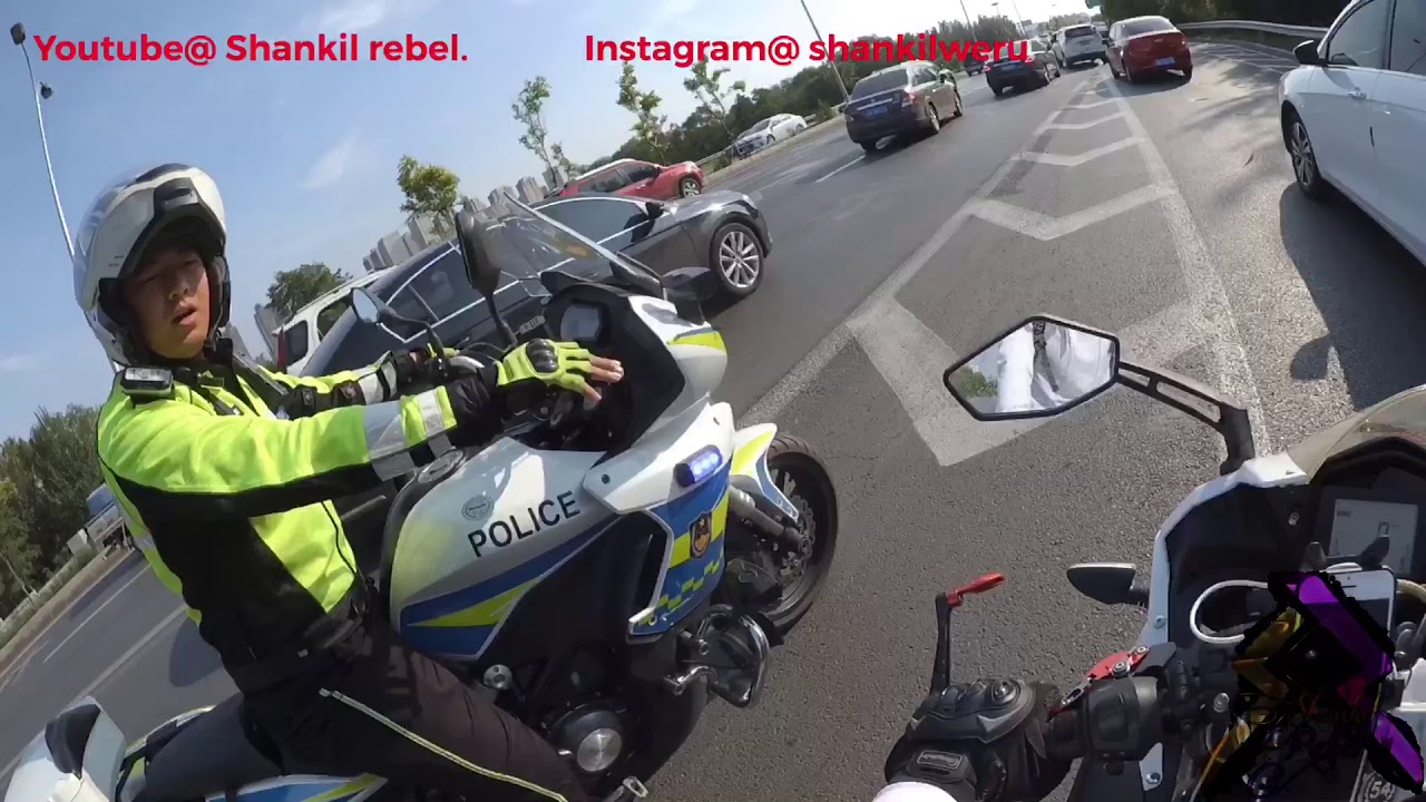 Encounter with a cool Chinese motorcycle police in Shenyang 🤭He didn't realize im a foreigner 🤫