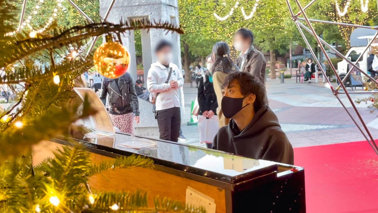 クリスマス色の恵比寿のストリートピアノで、ブラームス：間奏曲 Op.118-2   イ長調（6つの小品〜） を弾きました！/ Brhams:Intermezzo Op.118-2 in A major