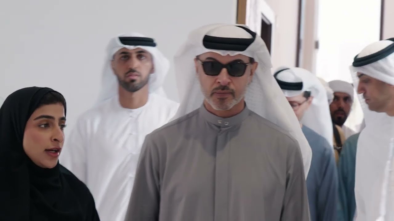 هزاع بن زايد يتفقّد سير العمل في مشروعي النباغ والعامرة السكنيين في منطقة العين