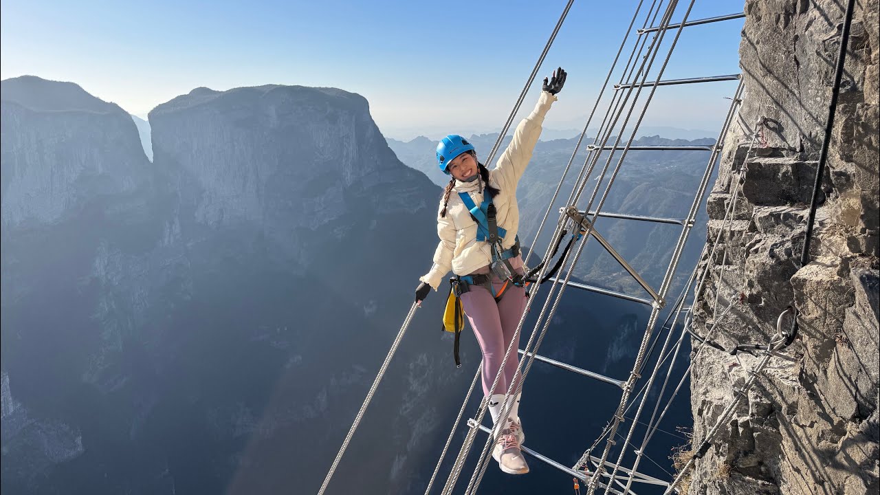 ZHANGJIAJIE VLOG: I did an INSANE sky ladder (5000 ft drop) via Ferrata?!?