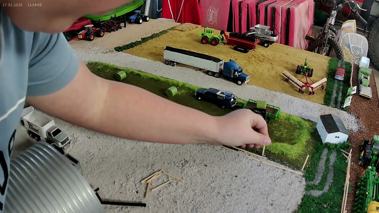 Putting in a new fence on the farm diorama