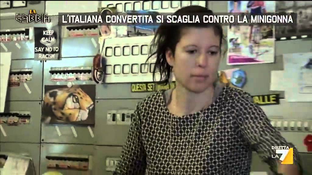 L'italiana convertita si scaglia contro la minigonna