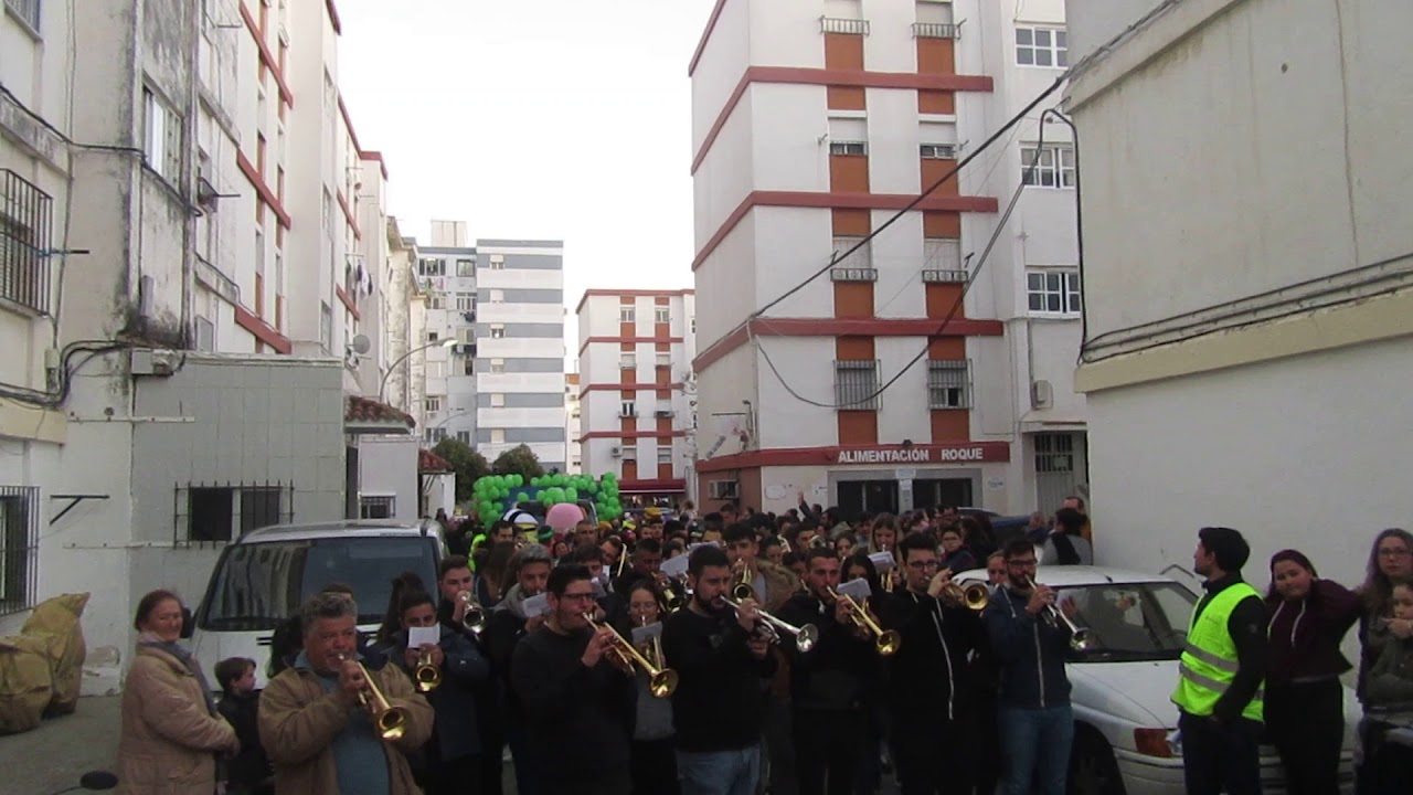 La Charanga Amigos de San Juan toca 