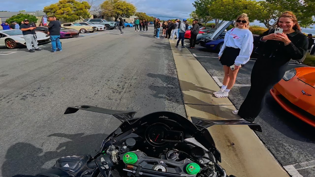Ninja H2 разбивает две машины!