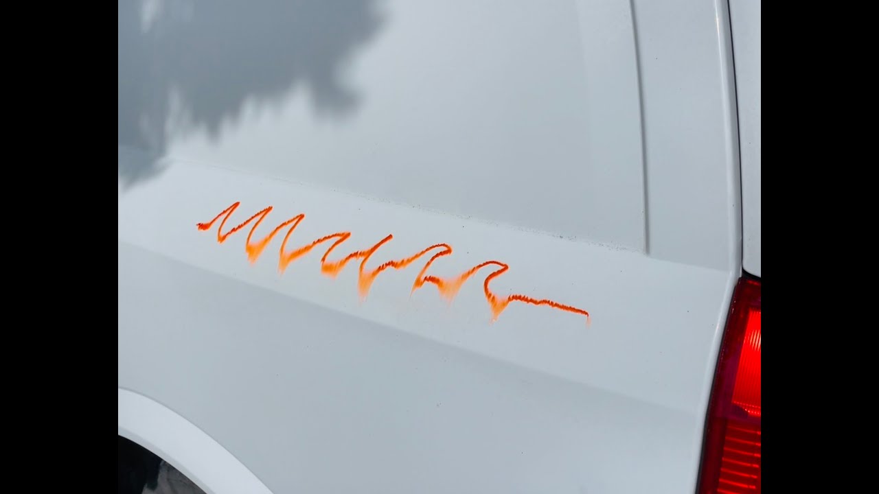 ELIMINARE IL FUMO DI VERNICE  E IL PENNARELLO DALLA CARROZZERIA