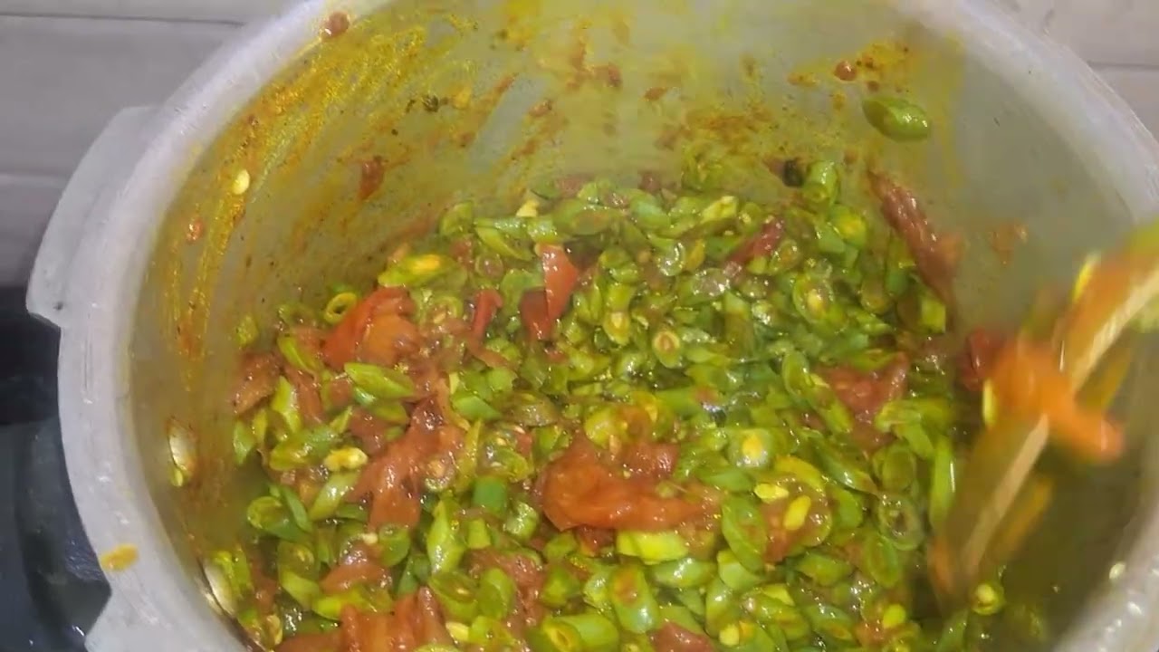 Beans curry in hyderabadi style #cookwithunnisa1 #cooking #food #salan #curry #hyderabad #short 