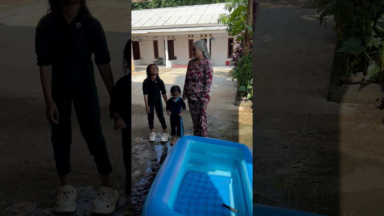 Mandi di Kolam Renang Balon