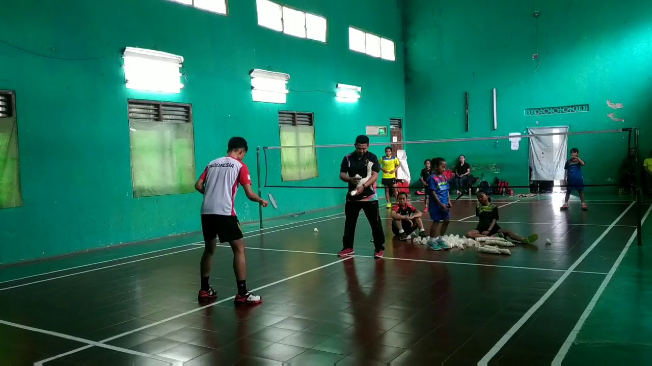 LATIHAN BADMINTON DRILLING PADA ANAK PB INDORAYA WONOSOBO