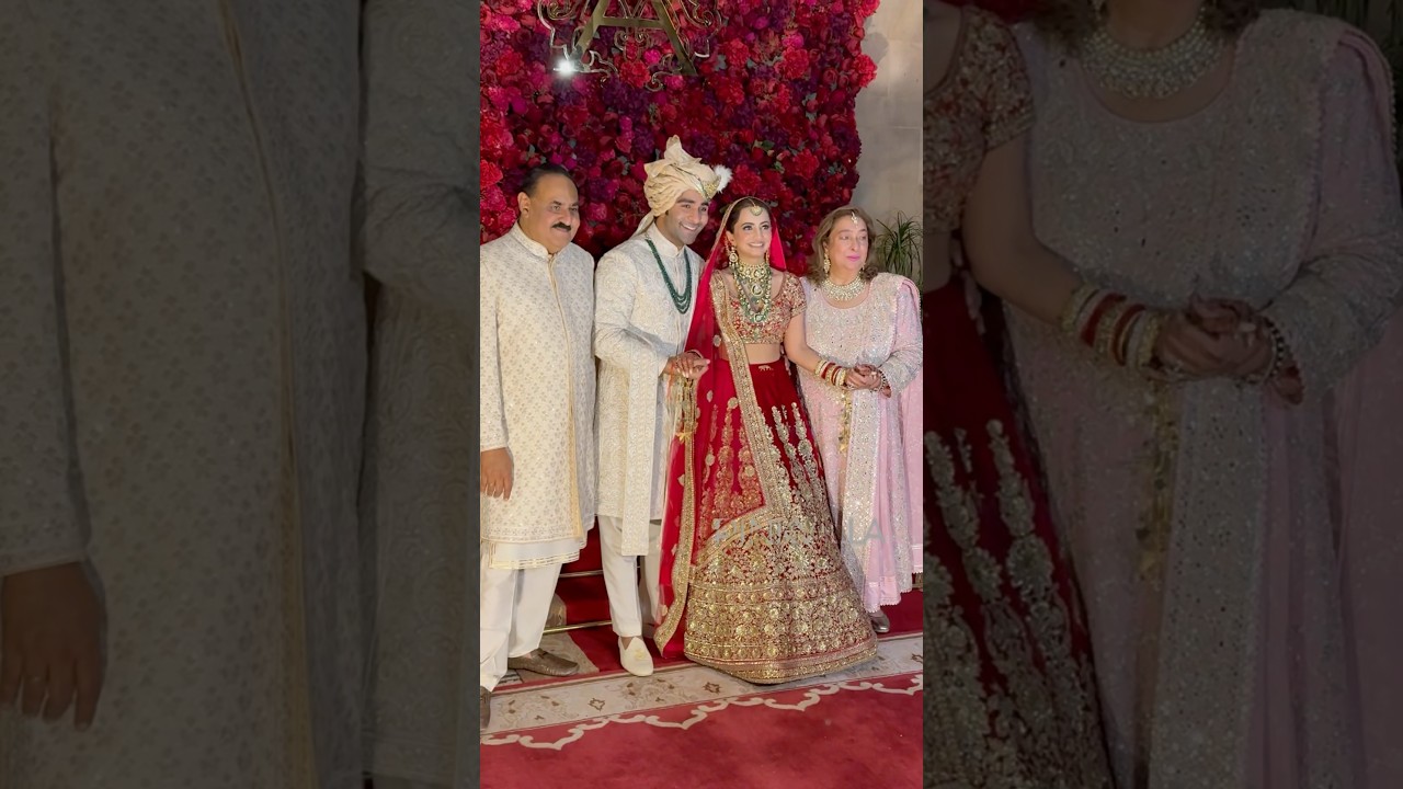 Aadar Jain & Alekha Advani Got Married & Poses With Family😍 