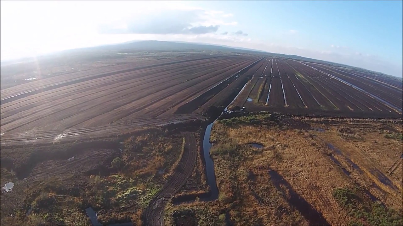 NEAR MISS.!!!!! with light aircraft over mountmellick Bog