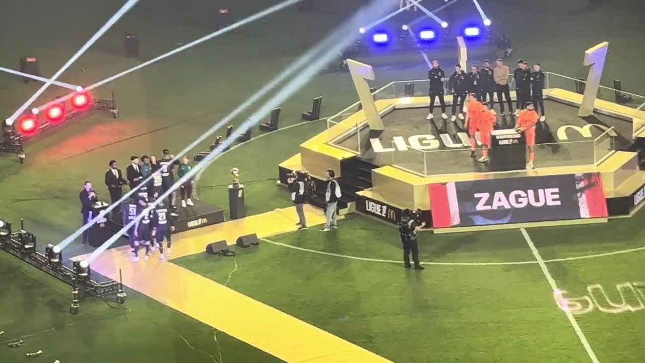 La cérémonie complète de la remise du trophée de champion de France 2024-2025 au PSG #PSG #pourtoi