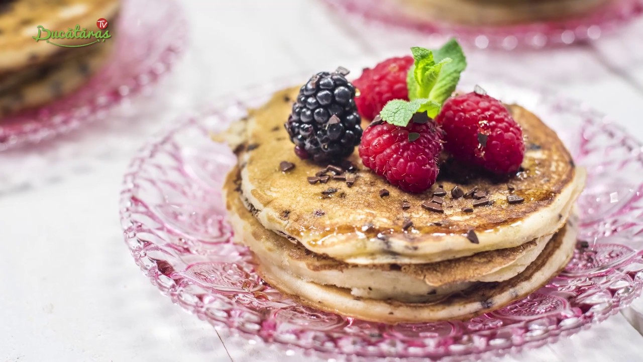 Reteta - Clatite americane cu fulgi de ciocolata (pancakes) | Bucataras TV