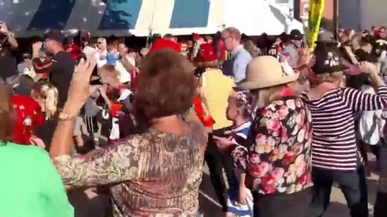Minster Oktoberfest 2015 Chicken dance
