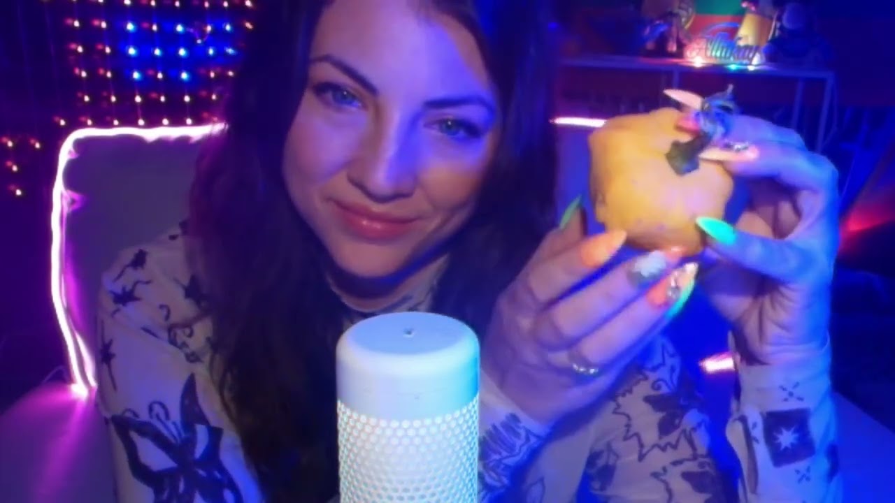 ASMR tapping+ scratching Halloween editon