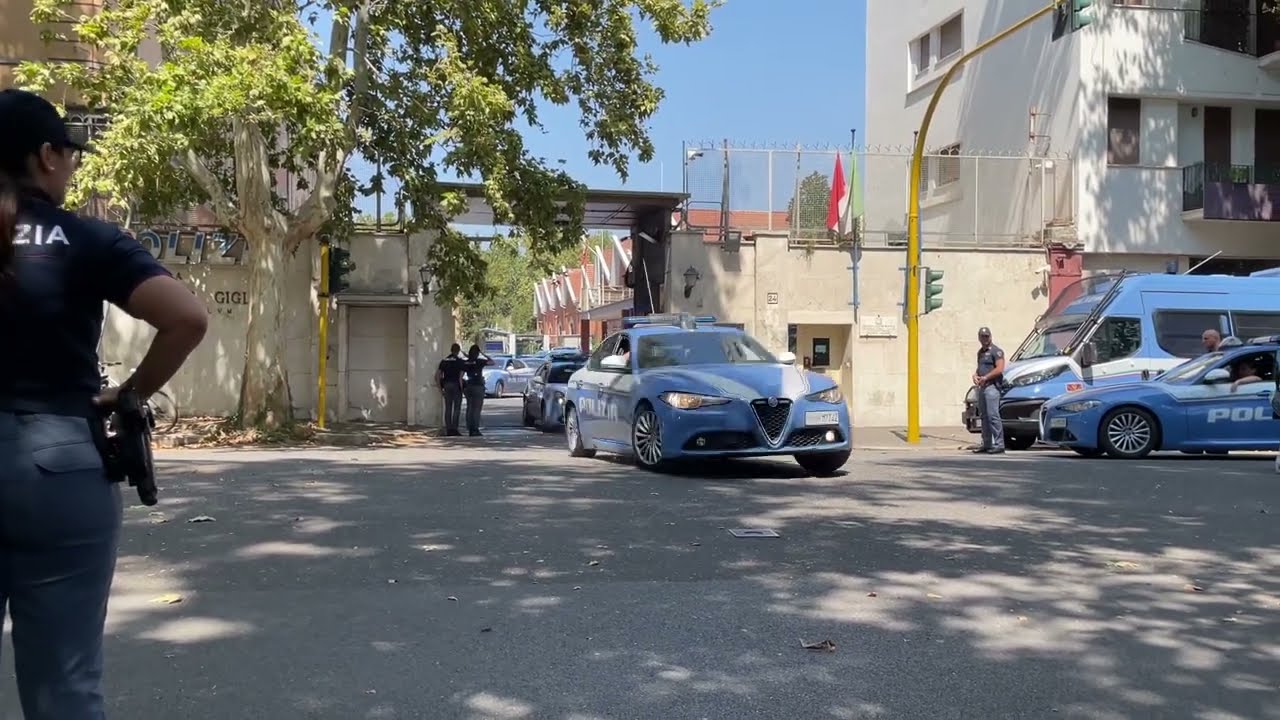 USCITA IN SIRENA PRIMA SEZIONE VOLANTI ROMA - Caserma Maurizio Giglio