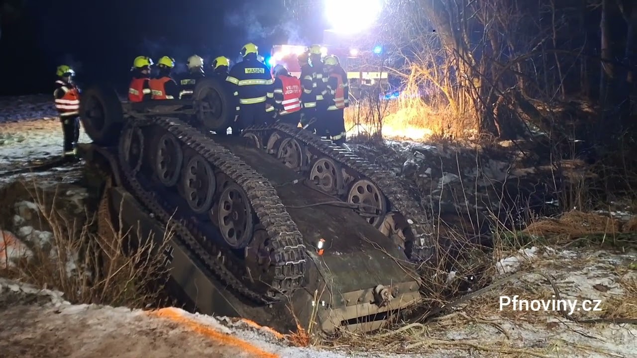 Tragick&aacute; nehoda  historick&eacute;ho vojensk&eacute;ho vozu u Horn&iacute;ho Dvoři&scaron;tě Českokrumlovsko.