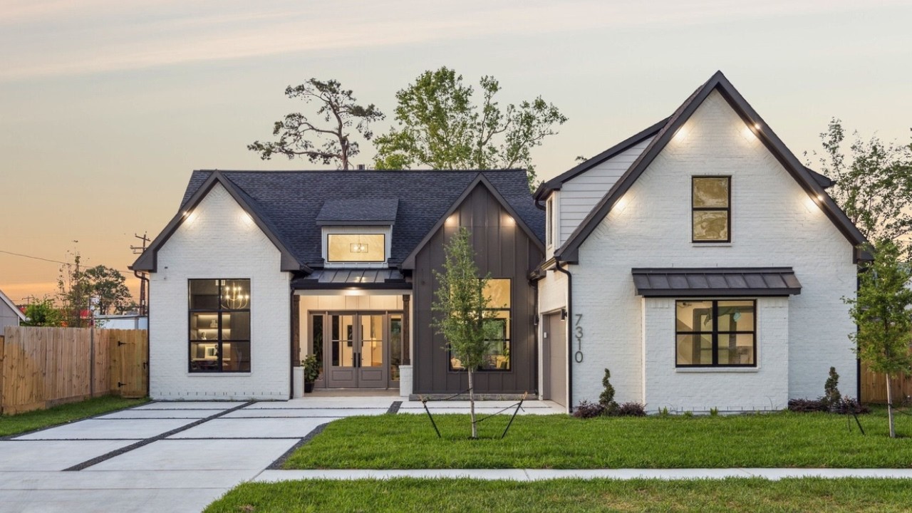 INSIDE A TEXAS LUXURY HOME W/ HIGH END FINISHES FOR ONLY $1.1M