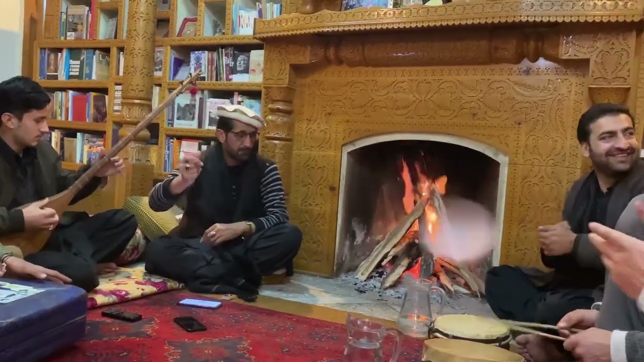 Chitralo xhangbazara kumoranan dal bte shr / khowar old song / shuja ul haq / Tauseef