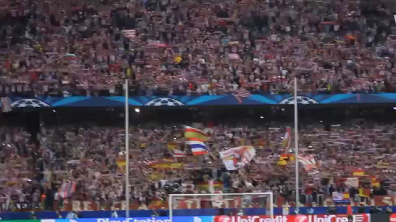 Atletico de Madrid gana en el Calderón al Barcelona. Increíble la afición!