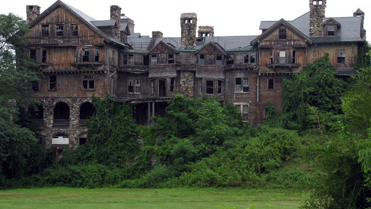 Abandoned HAUNTED MANSION! Almost died!