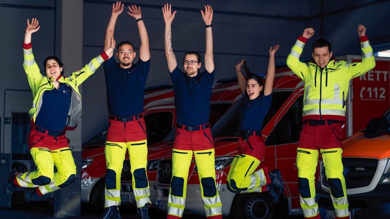 Notfall- und Rettungssanitäter bitte einsteigen 👉🚑: Komm in den Rettungsdienst an Rhein und Ruhr! 🤝