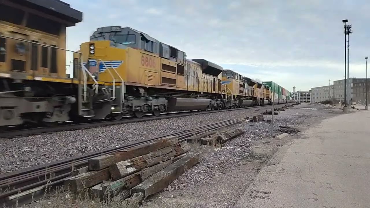A SD70M Trails On Z-G2BRB07!