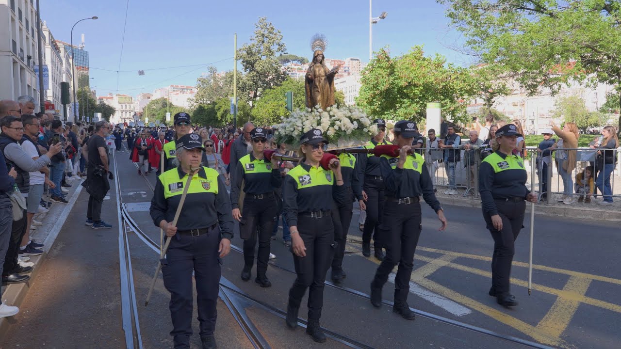Procissão histórica reúne milhares de crentes em Lisboa