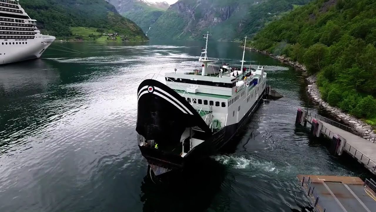 |DJI Phantom 4| M/F Veøy in Geiranger