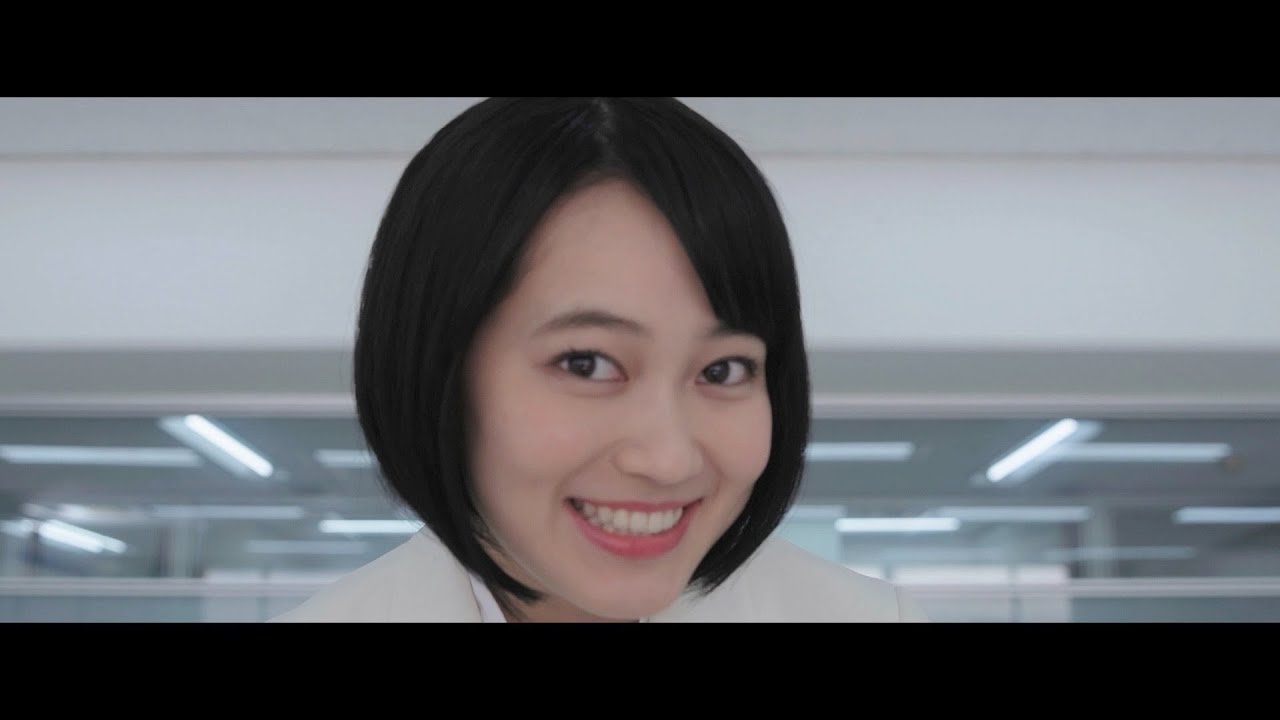 吉本実憂演じる如月彩花のクズっぷりが弾けすぎて笑えてくる　映画『レディinホワイト』予告編