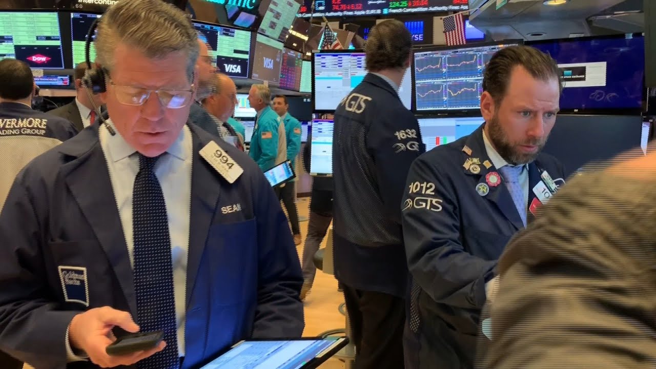 Coronavirus: a busy morning at the NYSE as trading halts after opening bell | AFP