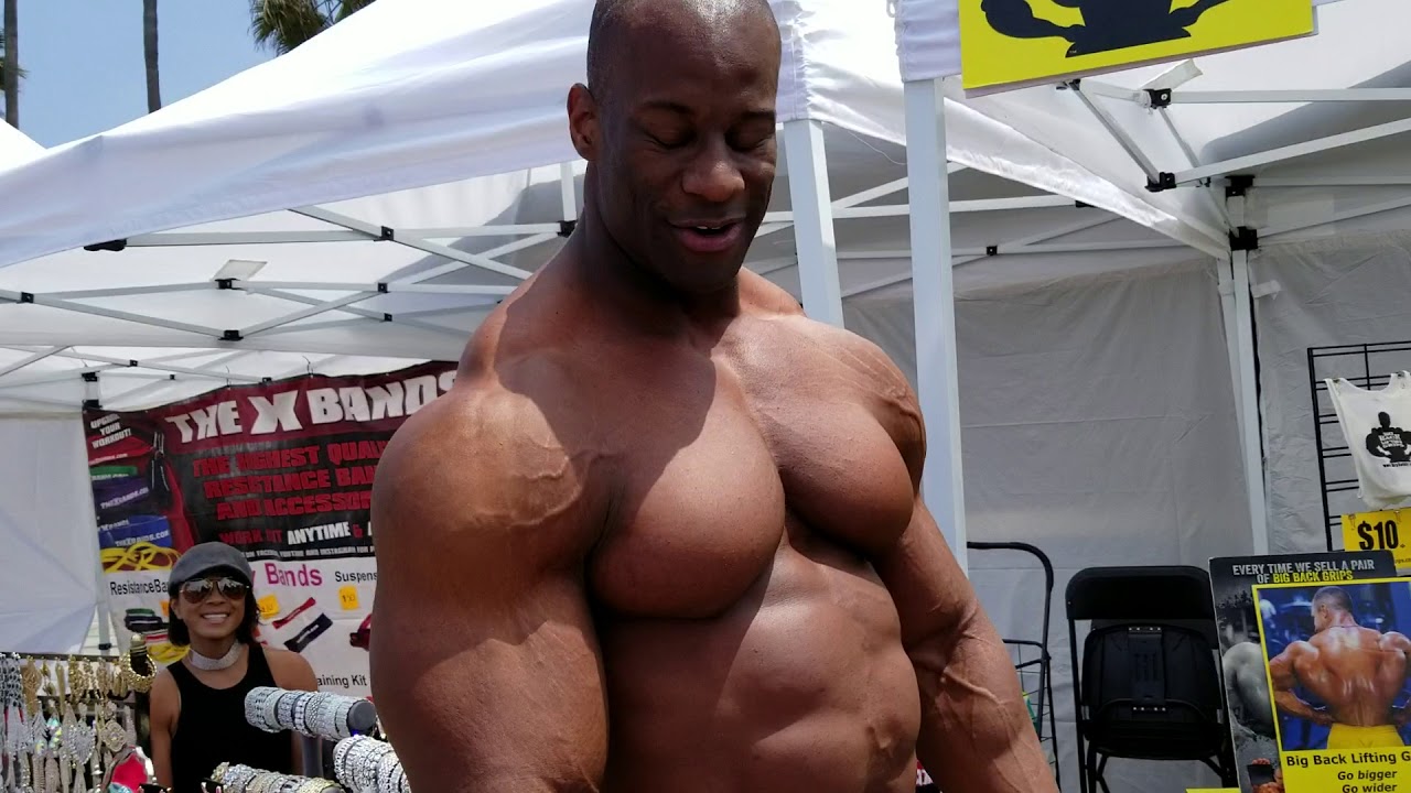 Houston Bodybuilder Stephen Frazier tried the Lat Pull Contest