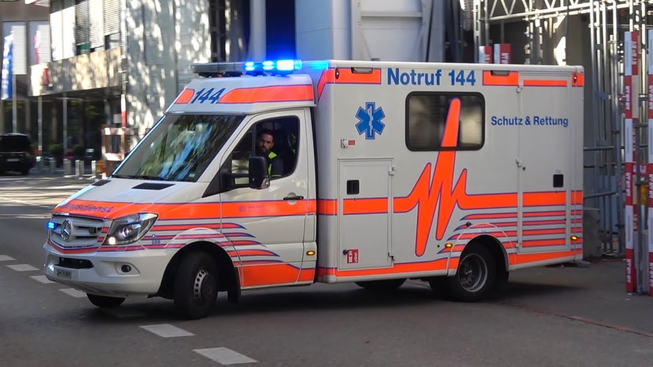 Schutz & Rettung Zürich Rettungswagen Z288 auf Einsatzfahrt // Zurich EMS ambulance Z288 responding