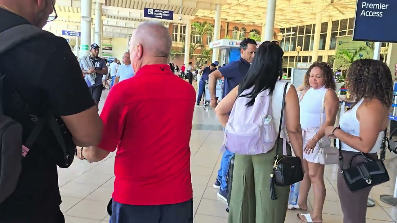 DESDE EL AEROPUERTO  INTER NACIONAL CIBAO HASTA JFK  NEW YORK 