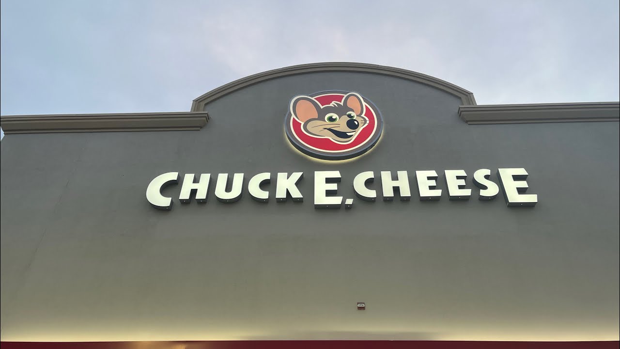 Chuck E. Cheese Arlington Heights store tour